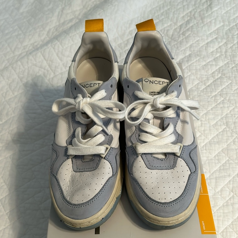 Oncept Pheonix style fashion tennis shoes.